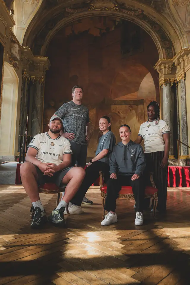 Joueurs et joueuses du Téfécé et du Stade Toulousain portant la collection Capitolium