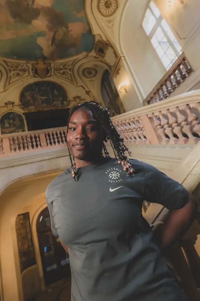 Lauraly Dedy joueuse du Stade Toulousain portant la collection Capitolium