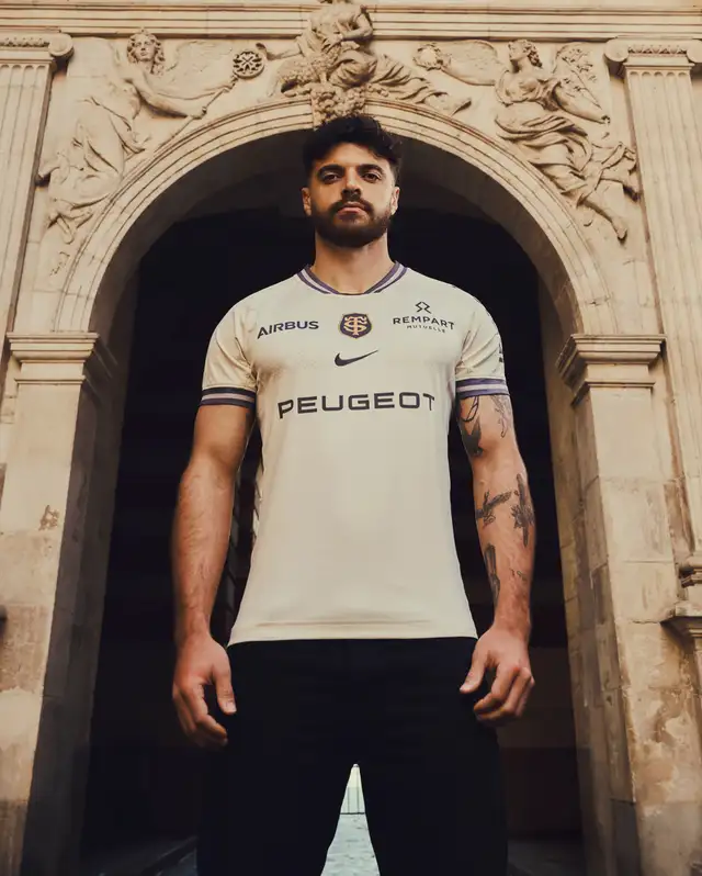 Romain Ntamack joueur du Stade Toulousain portant le maillot Capitolium